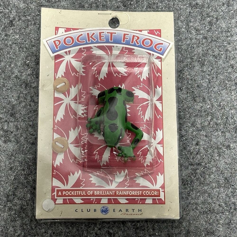 Club Earth Brand Vintage Pocket Frog Arrow Poison Frog Novelty Button NEW! Nos!